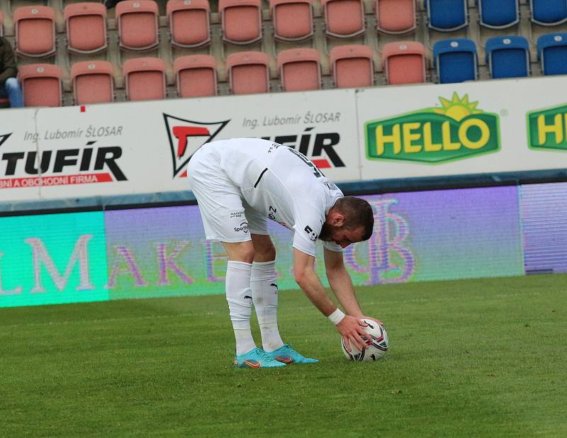 Fotbalisté Slovácka (bílé dresy) zakončili základní část FORTUNA:LIGY ve středu doma proti Liberci.