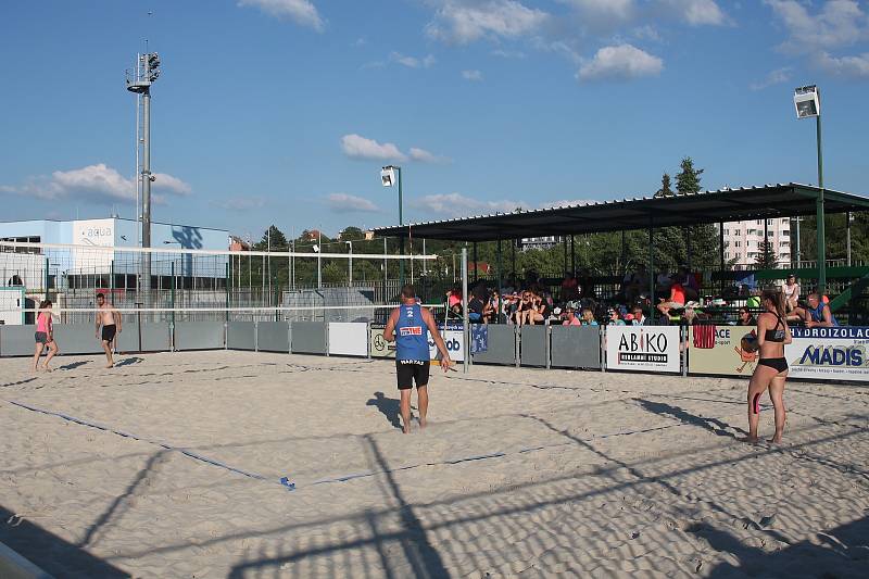 Sedmý ročník benefičního turnaje smíšených dvojic Afrika Beach Open v Uherském Hradišti.