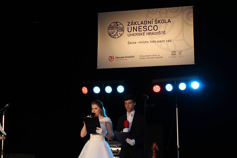 Ples Základní školy UNESCO  se konal už podesáté.