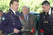Generál Nikolaj Antoškin (vlevo).