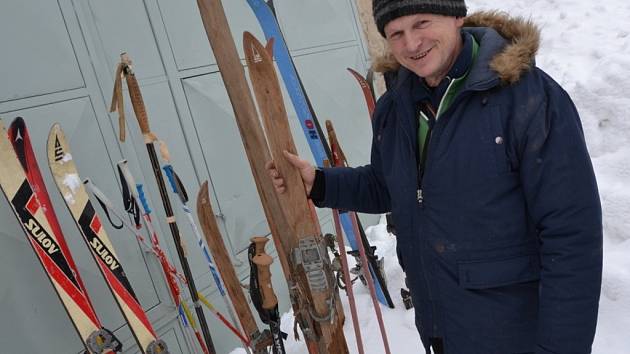 Starostové na Lopeníku vytáhli jasanové lyže - Slovácký deník