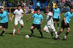 Fotbalisté Ořechova (bílé dresy) v hodovém derby porazili Polešovice 2:0.