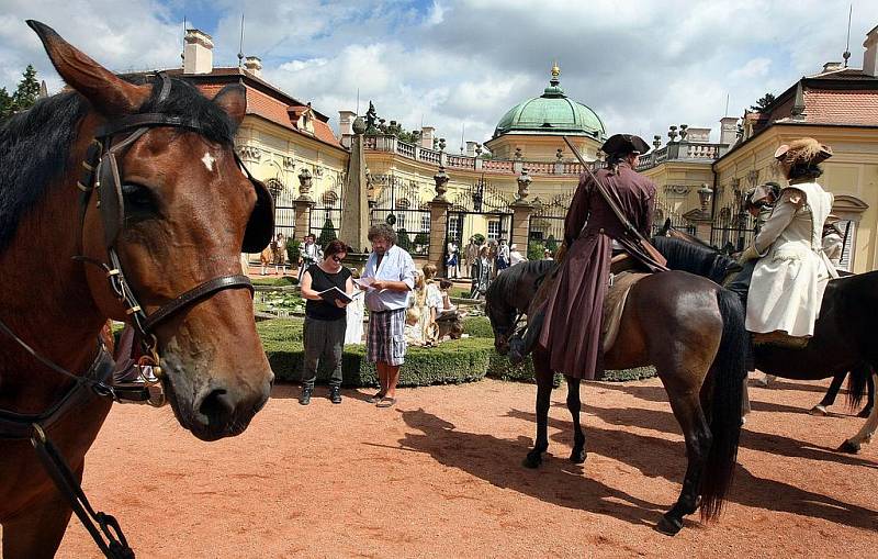 Režisér Zdeněk Troška od soboty 7. srpna natáčí v areálu buchlovického zámku svou novou filmovou pohádku Čertova nevěsta.