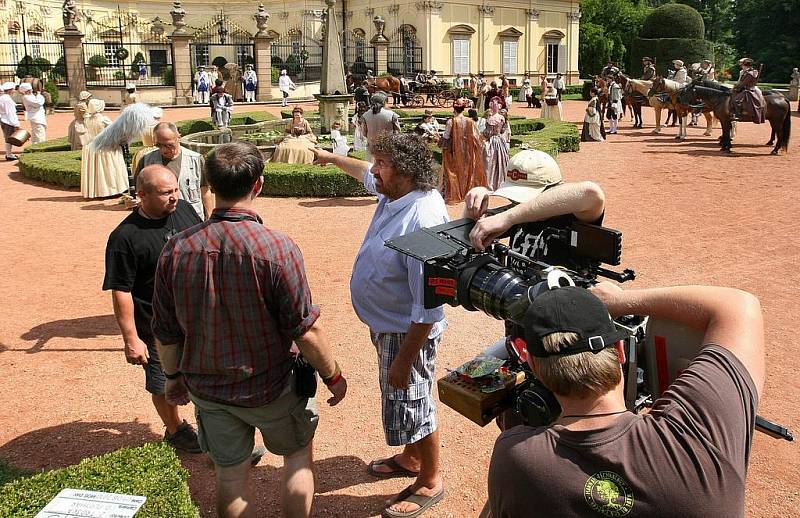 Režisér Zdeněk Troška od soboty 7. srpna natáčí v areálu buchlovického zámku svou novou filmovou pohádku Čertova nevěsta.