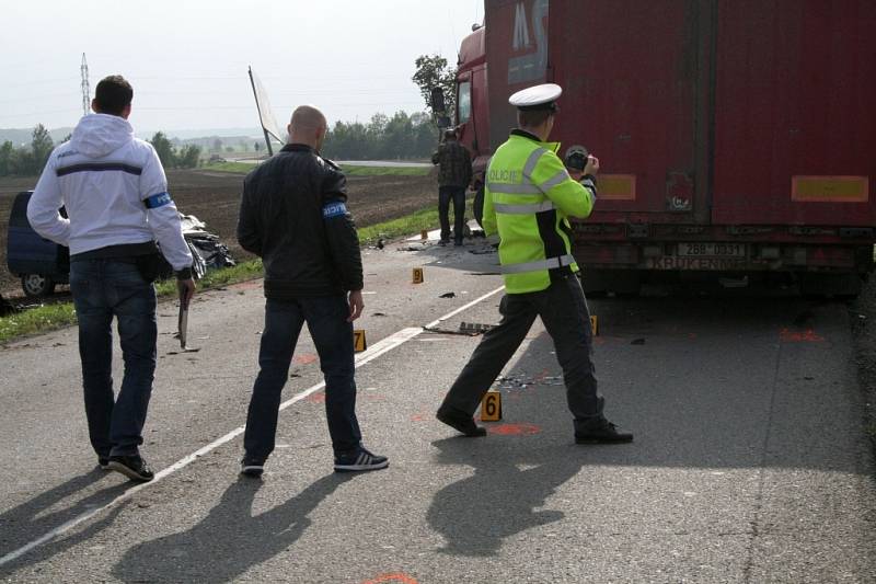 Tragická dopravní nehoda se smrtelným zraněním zastavila dopravu mezi Starým Městem a Kostelany nad Moravou. 