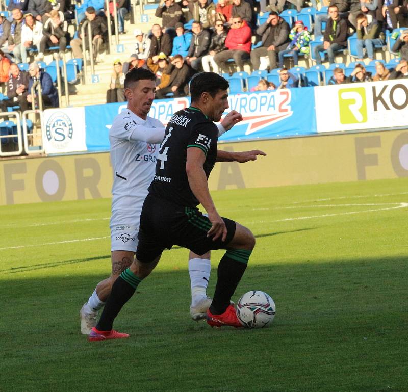 Fotbalisté Slovácka (bílé dresy) ve 12. kole FORTUNA:LIGY vyzvali pražské Bohemians 1905.