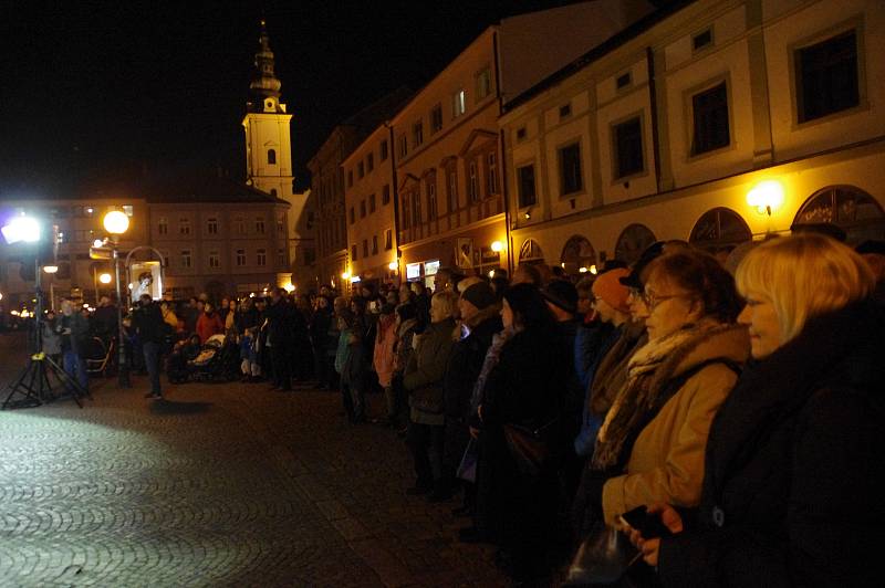 Připomínka výročí 17. listopadu na náměstí v Uherském Hradišti