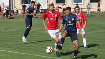 Fotbalisté Uherského Brodu (červené dresy) v prvním kole MSFL remizovali s béčkem Slovácka 3:3.