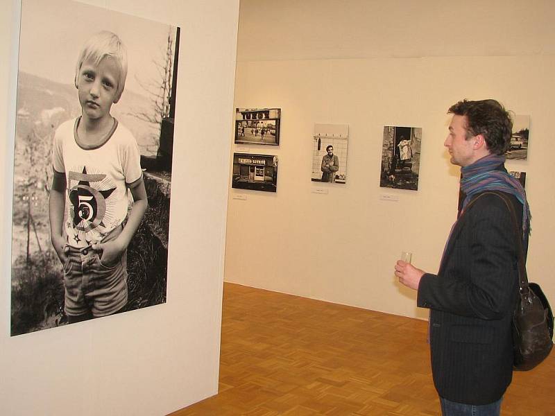 Jindřich Štreit vystavuje ve Slováckém muzeu fotografie dokumentující československou normalizaci.
