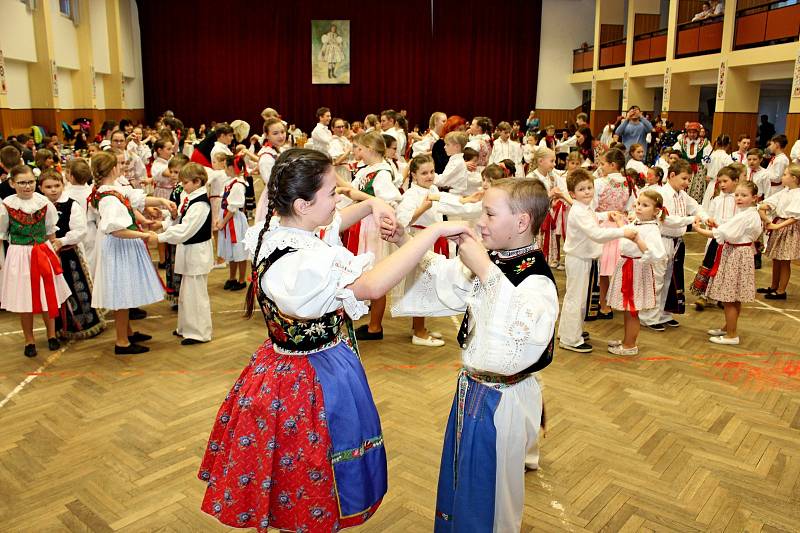 V boršickém kulturním době  panovala příjemná plesová atmosféra krojovaných dětí.