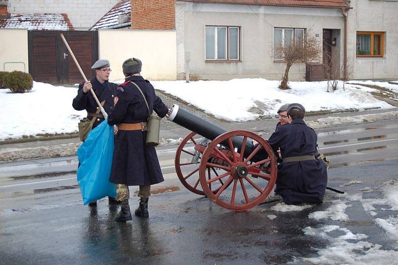 Kunovicemi zněly ohlušující rány z děla.