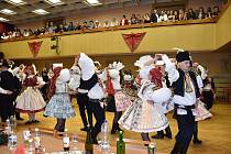 Krojovaní z celého regionu tančili Moravskou besedu na plese v Babicích