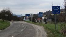 Prohlídka Březové, vesnice pod Velkým Lopeníkem na moravsko-slovenském pomezí. Hraniční přechod se Slovenskem.