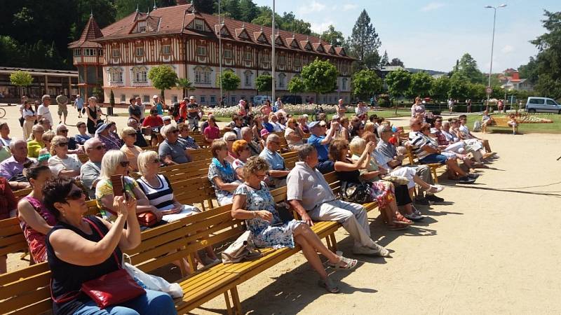  Z Kunovic si do luhačovických lázní si odskočily potěšit milovníky folkloru tři dětské soubory.