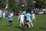 Fotbalisté Ořechova (bílé dresy) v hodovém derby porazili Polešovice 2:0.