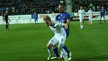 David Machalík (v bílém) v zápase 1. FC Slovácko - Slavia Praha.