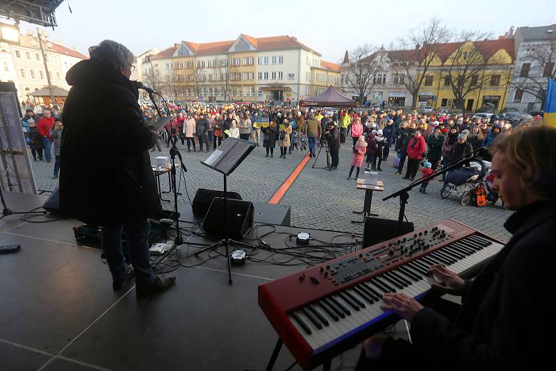 Benefiční koncert Na pomoc Ukrajině na Masarykově náměstí v Uherském Hradišti