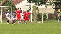 Uherský Brod - Hodonín 2:2 (0:1) Uherský Brod (v červeném).