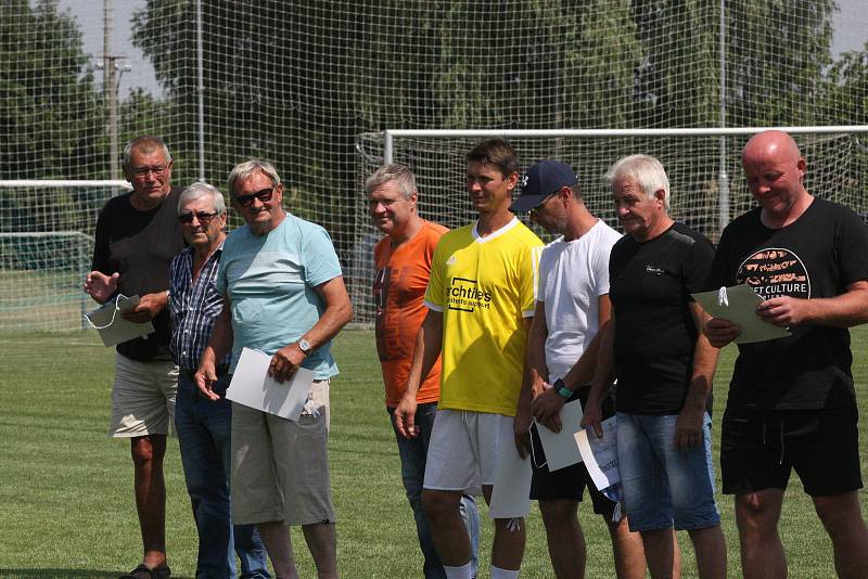 Fotbalisté Polešovic si na oslavy výročí 90 let pozvali Mercedes tým Petra Švancary.