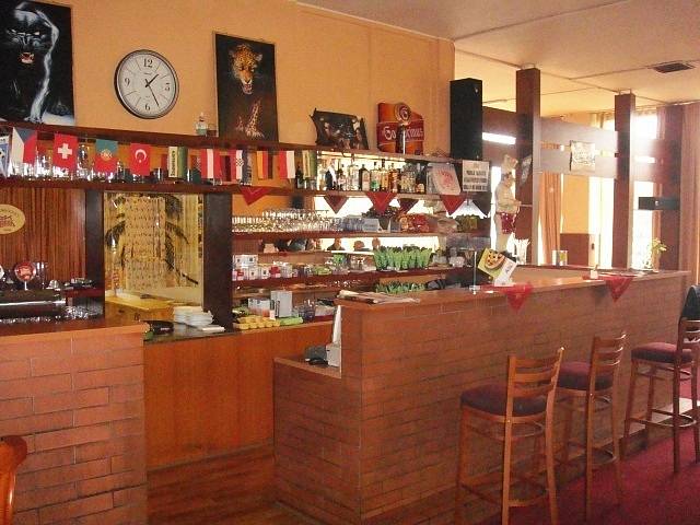 Interiér restaurace Družba v Uh. Brodě, kde došlo k tragické události se ztrátou 9 životů.