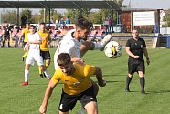 Fotbalisté Slovácka B (bílé dresy) v 11. kole MSFL remizovali s Rosicemi 2:2.