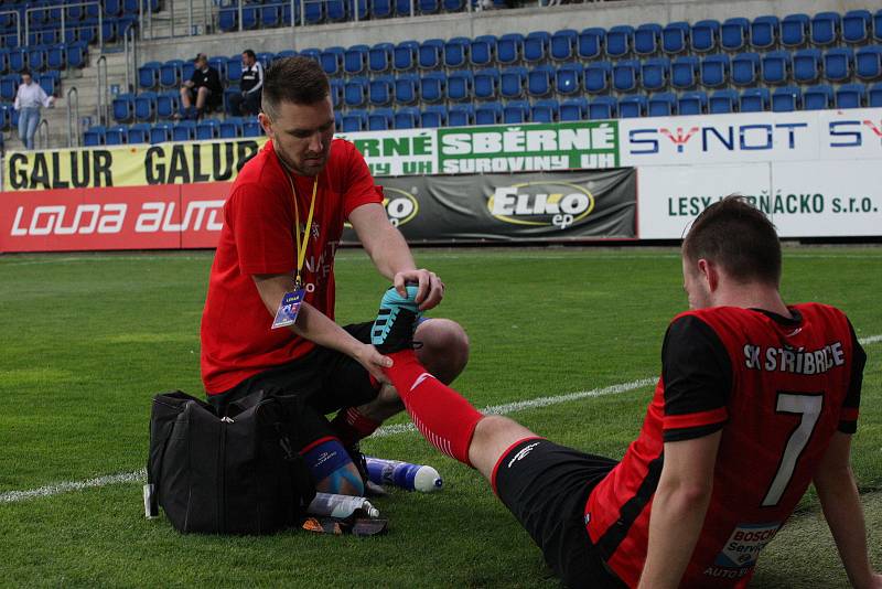 Fotbalisté Jalubí (žlutočerné dresy) zdolali ve finále Poháru OFS Jarošovský pivovar Stříbrnice 7:1. Utkání na stadionu ligového Slovácka sledovalo 1234 diváků.