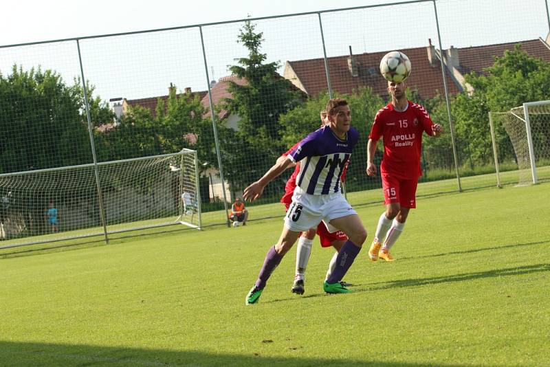 Uherský Brod - Hodonín 2:2 (0:1) Uherský Brod (v červeném).