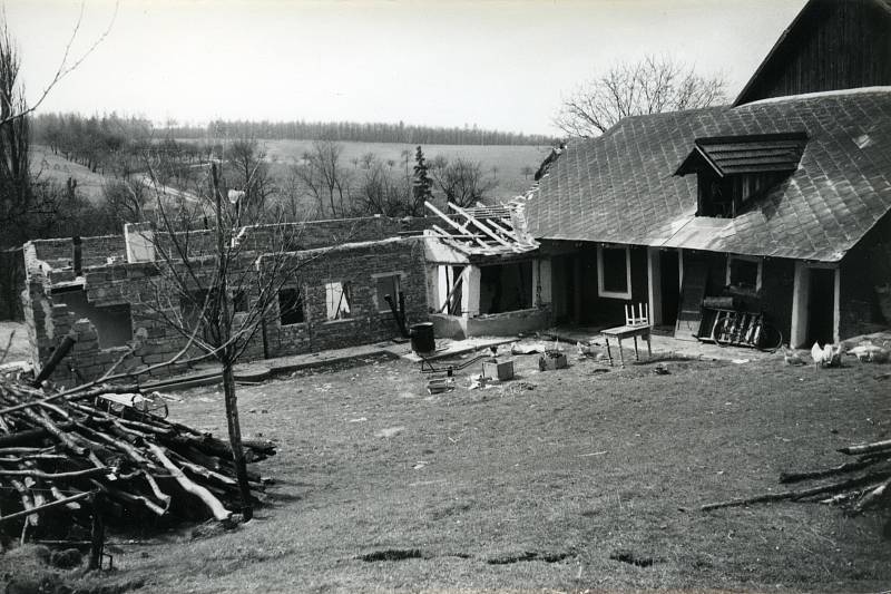 Sesuv půdy před padesáti lety smetl v Maršově třetinu domů. Snímky z dubna 1967.