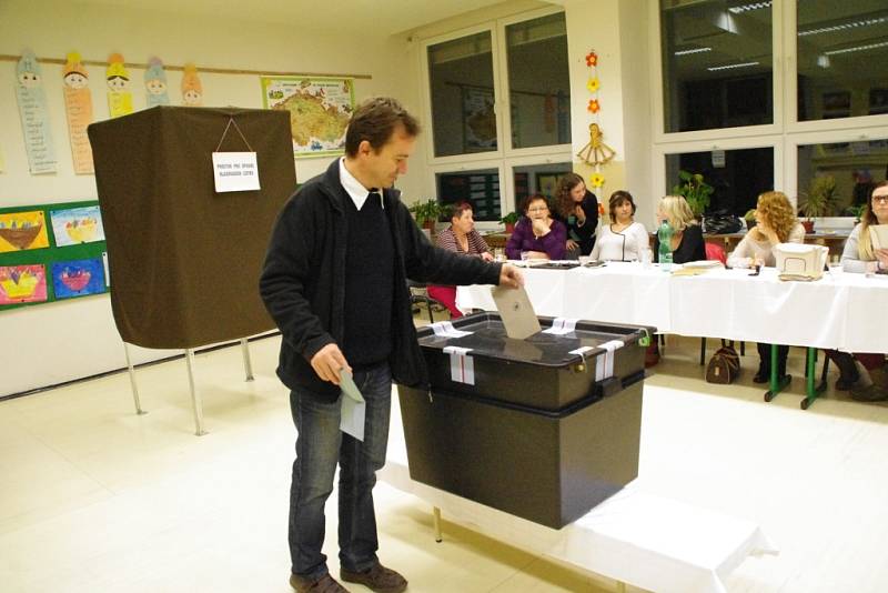 Volby do PS PČR se v Dolním Němčí konaly opět v základní škole.