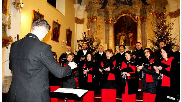 Moravští madrigalisté oslnili posluchače v Jalubí Tříkrálovým koncertem