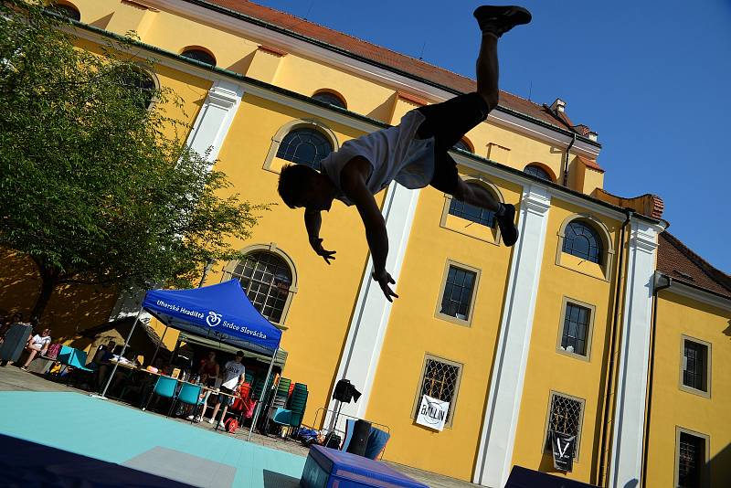 První den Slováckého léta byl na programu také Street dance, parkur a Streetball.