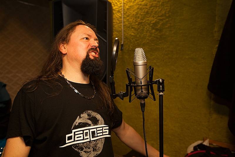 Autor hudby a lídr kapely Dagnes, která fotbalovou hymnu nahrála, Svatopluk Tinka.