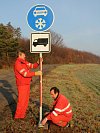 Instalace nových dopravních značek mezi Modrou a Bunčem