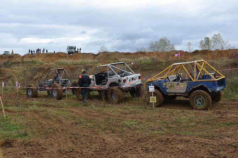 Mistrovství České republiky v offroad trialu vyvrcholilo závodem v pískovně v Boršicích.