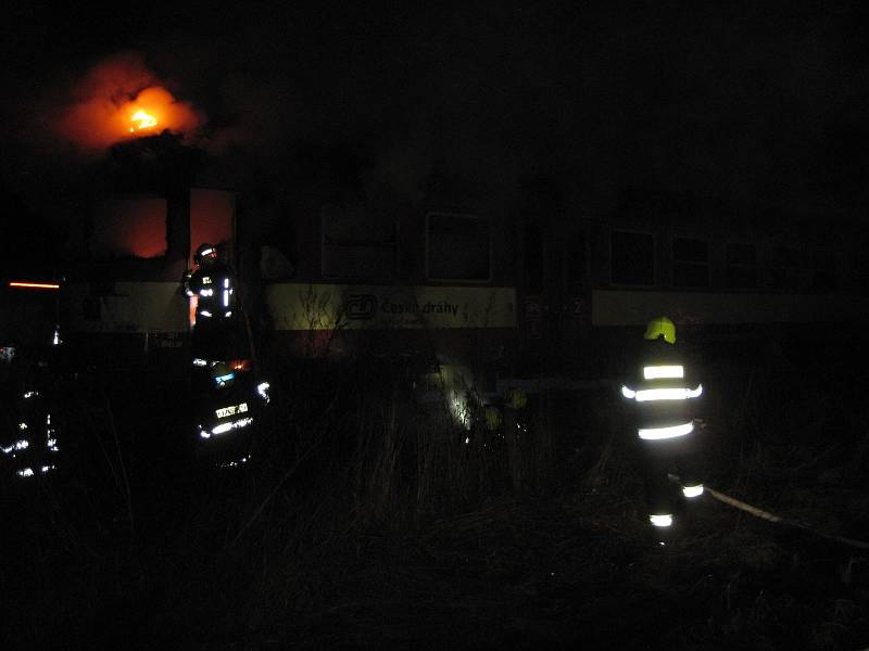 Požár vlaku v Ostrožské Nové Vsi na Uherskohradišťsku