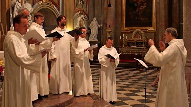 Ve velehradské bazilice se v neděli uskutečnil koncert Scholy Gregoriana Pragensis.
