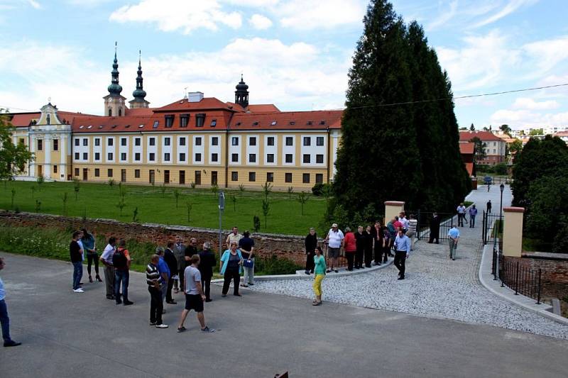 V areálu velehradského Vincentina byla slavnostně otevřena přístupová komunikace k historickému centru poutní obce.