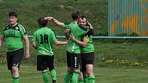 Fotbalisté Zlechova (zelené dresy) ve 20. kole krajské I. B třídy skupiny C přehráli doma Dolní Němčí 3:0.