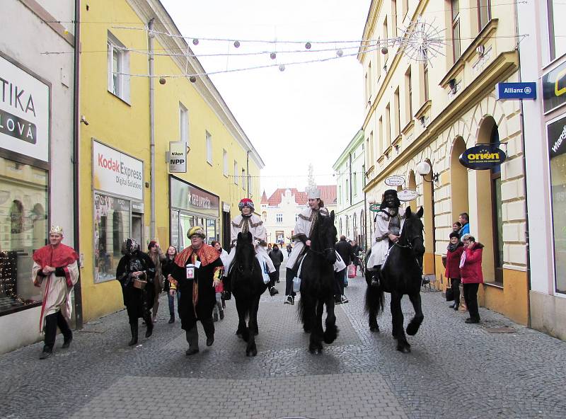 Tříkrálovou sbírku v Uherském Hradišti zahájili tři králové na koních.