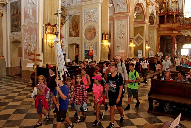 Desítky kilometrů měli za sebou věřící poutníci, kteří dorazili v sobotu dopoledne do poutního Velehradu.