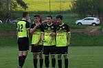 Fotbalisté Jalubí (žlutočerné dresy) v semifinále Poháru OFS Jarošovský pivovar zdolali Nedakonice 3:0.