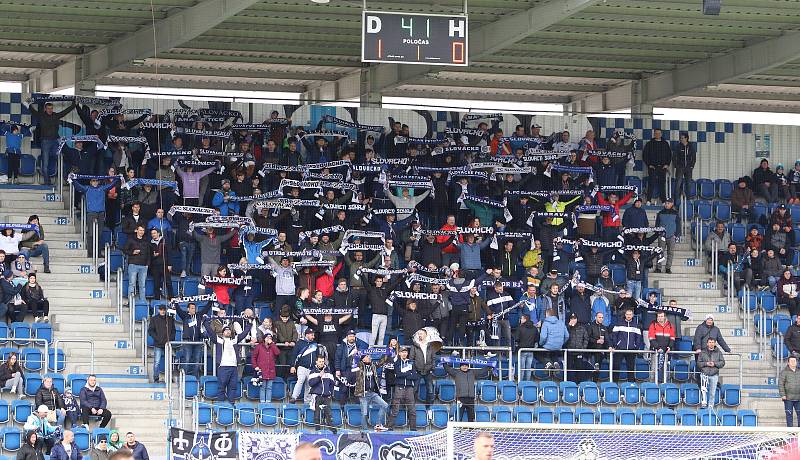 Fotbalisté Slovácka (bílé dresy) ve 28. kole FORTUNA:LIGY zdolali poslední Karvinou 3:1.