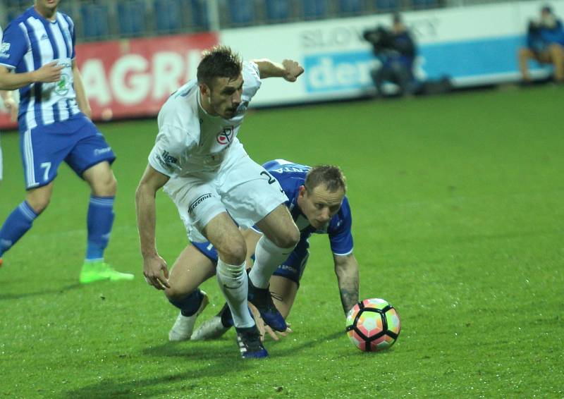 Fotbalisté 1. FC Slovácko (v bílém) porazili FK Mladá Boleslav 2:1.