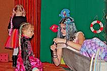 Maminky v Břestku vedly děti karnevalovou cestou do pohádky a zpátky; sobota 9. března 2024