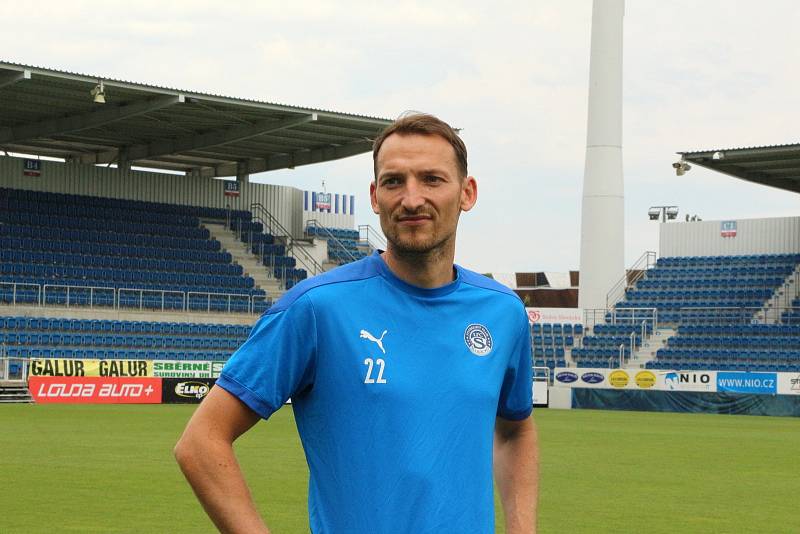 Čtvrtý celek uplynulého ročníku I. ligy 1. FC Slovácko  oznámilo zvučnou posilu - Libora Kozáka. 