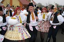 V ulicích Kudlovic se zpívalo i tancovalo.