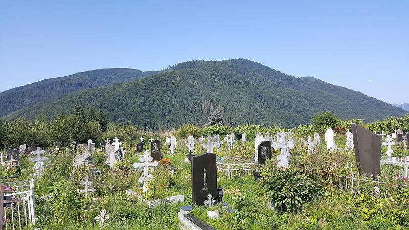 Turisté z Ostrožské Lhoty v Koločavě, v kraji Nikoly Šuhaje na Zakarpatské Ukrajině.