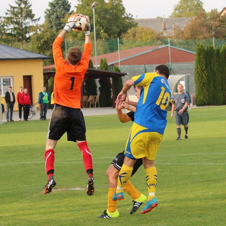 Slavkovský Marek Mančík (č. 11) přispěl k výhře svého týmu v Sušicích jednou brankou, v 62. minutě zpečetil výsledek na konečných 1:4.