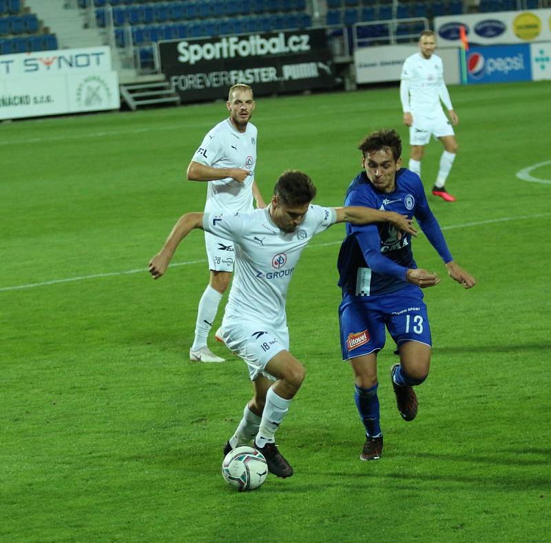 Fotbalisté Slovácka (v bílých dresech) doma v prvním zápase po restartu FORTUNA:LIGY hostili olomouckou Sigmu. Mojmír Chytil