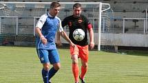 Fotbalisté Slušovic (v modrých dresech zakončili postupovou sezonu domácí výhrou nad Kateřinicemi 4:0.